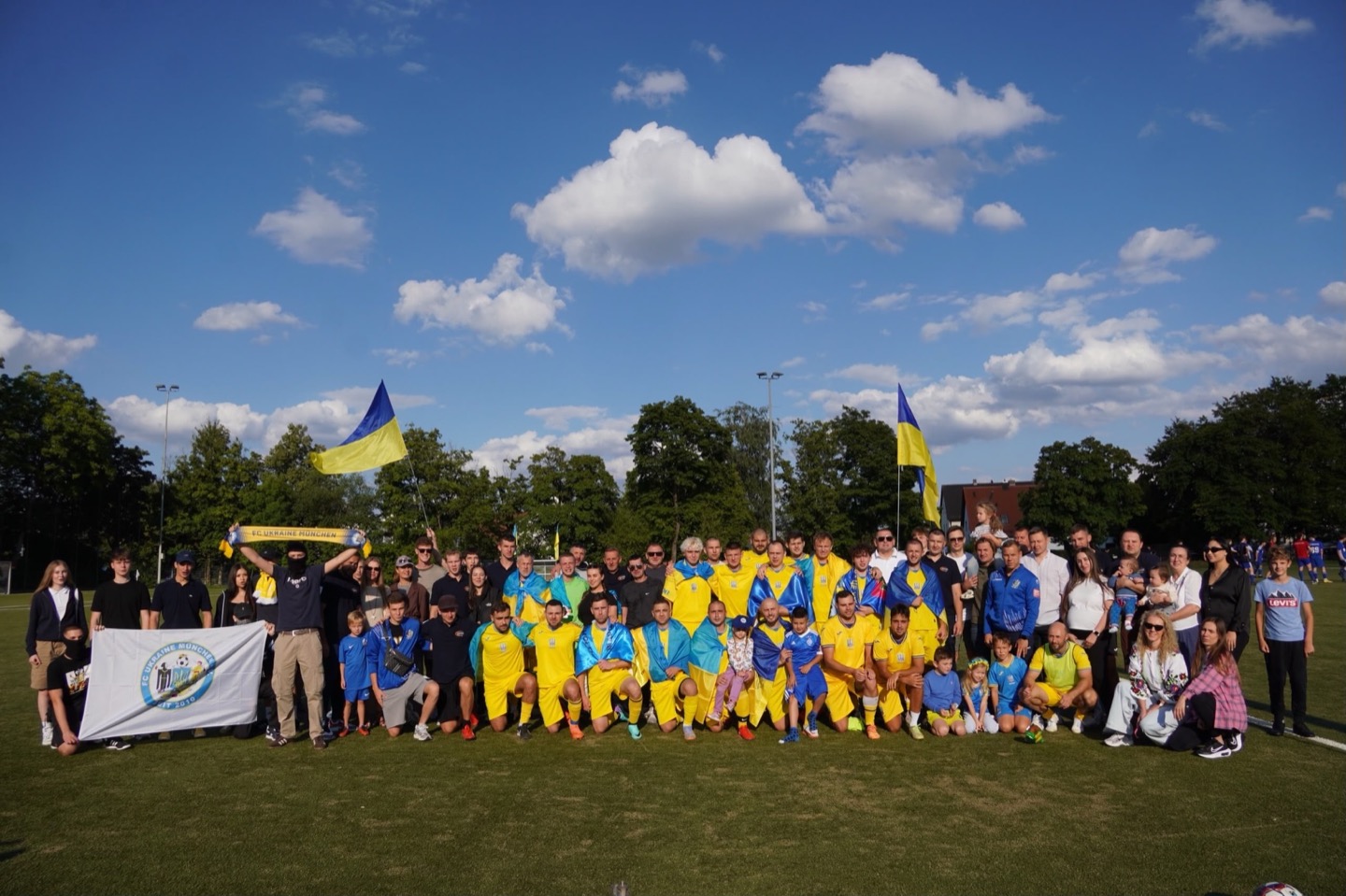 /posts/001_we_are_fc_ukraine_muenchen/img-team-photo.jpeg